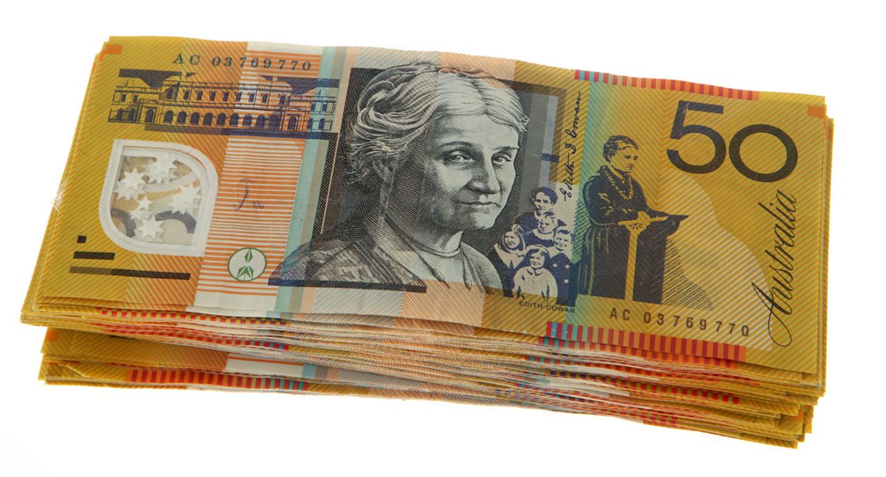 Bạn đã bao giờ thử nhận ra tiền giả mệnh giá 50 đô la Úc chưa? Nếu chưa, đây là cơ hội tuyệt vời để thưởng thức hình ảnh tiền giả độc đáo này. Không chỉ đơn giản là tiền giả mà nó còn có một thiết kế rất tinh tế và khéo léo, sẽ khiến bạn thấy bất ngờ.